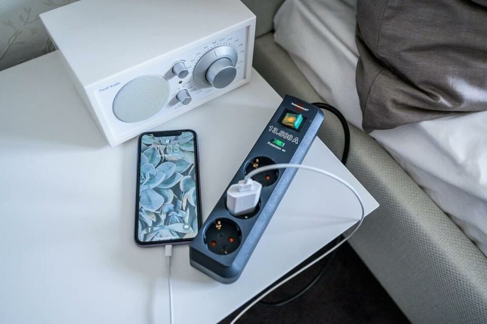 Brennenstuhl Eco-Line, 3'lü çoklu priz, yüksek gerilim korumalı (anahtarlı çoklu priz ve 1,5 m kablolu 1158820315