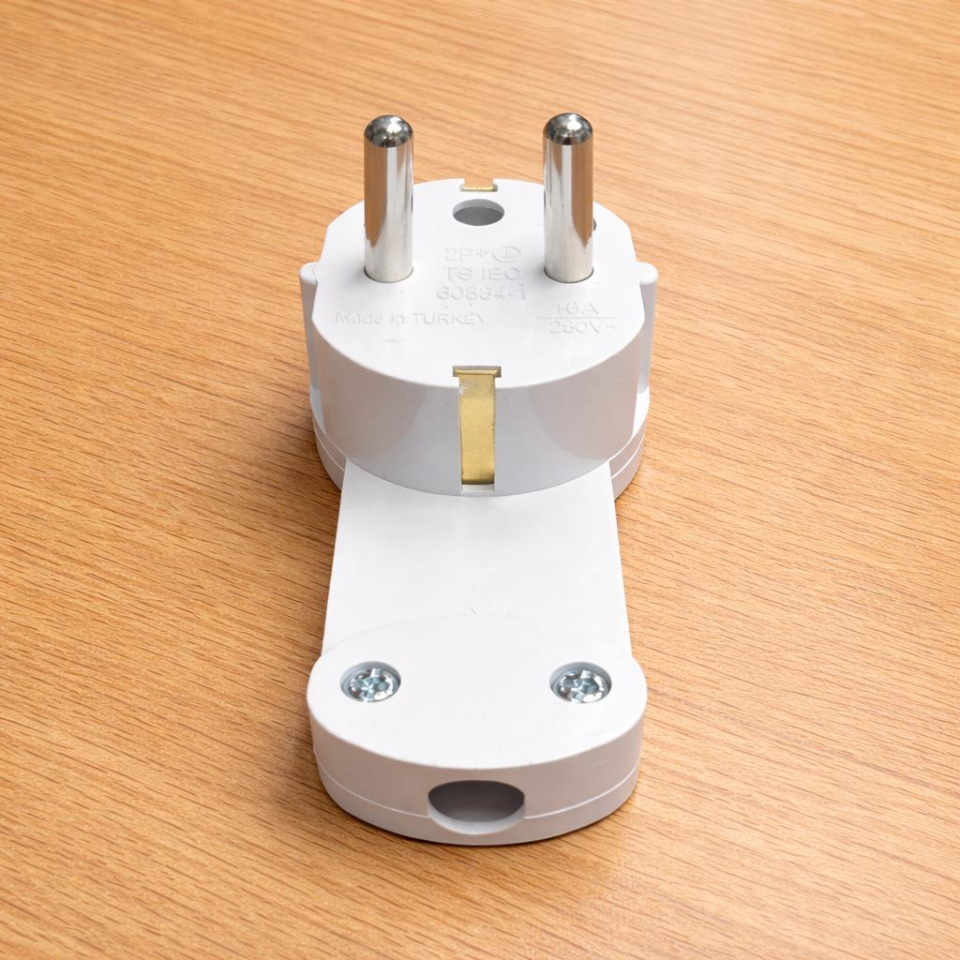 DE-PA Yassı Topraklı Fiş 16A 250V Beyaz – İnce Tasarım Yer Tasarruflu Elektrik Fişi